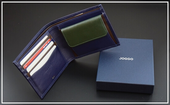 JOGGOの二つ折り財布とパッケージ写真